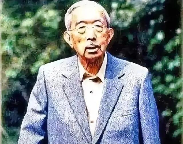 日本战犯天皇，裕仁，第二次世界大战和侵华战争的头号战犯，在他操纵领导之下，日本军