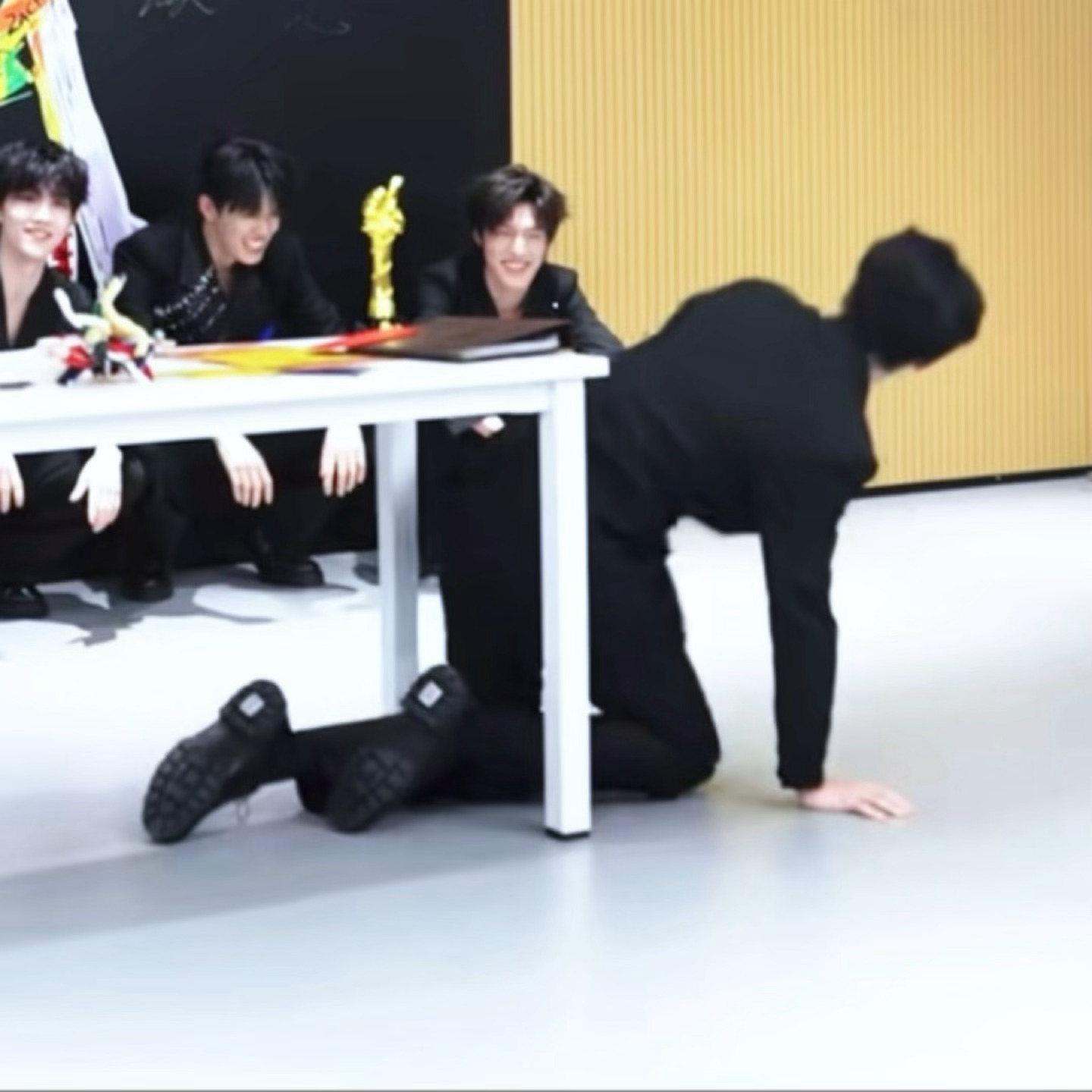 噢女孩这这这、、 