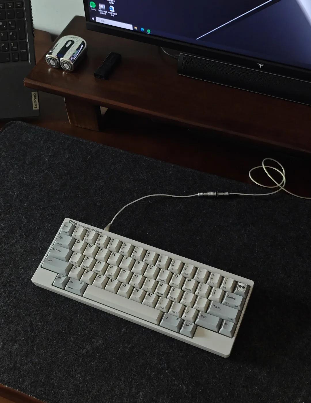 hhkb classic
每天都要晒键盘 静电容键盘 howto建造桌面 数码E