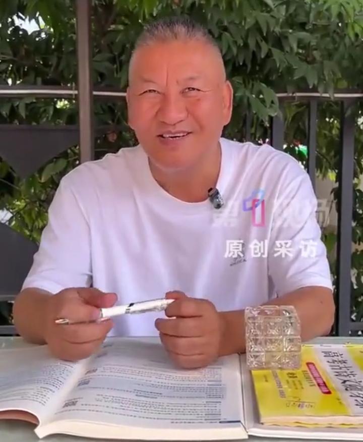 听说高考钉子户梁实又要走进考场了，今年已经是他第三十次参加高考，这事一出网上议论