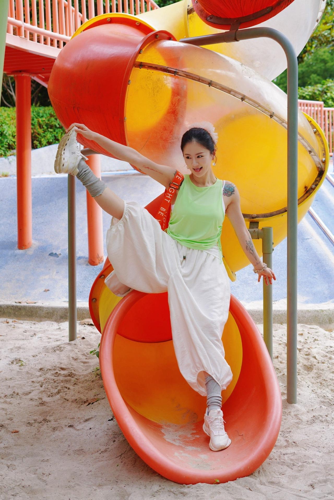 夏日公园ootd 滑滑梯拍照 祝我生日快乐