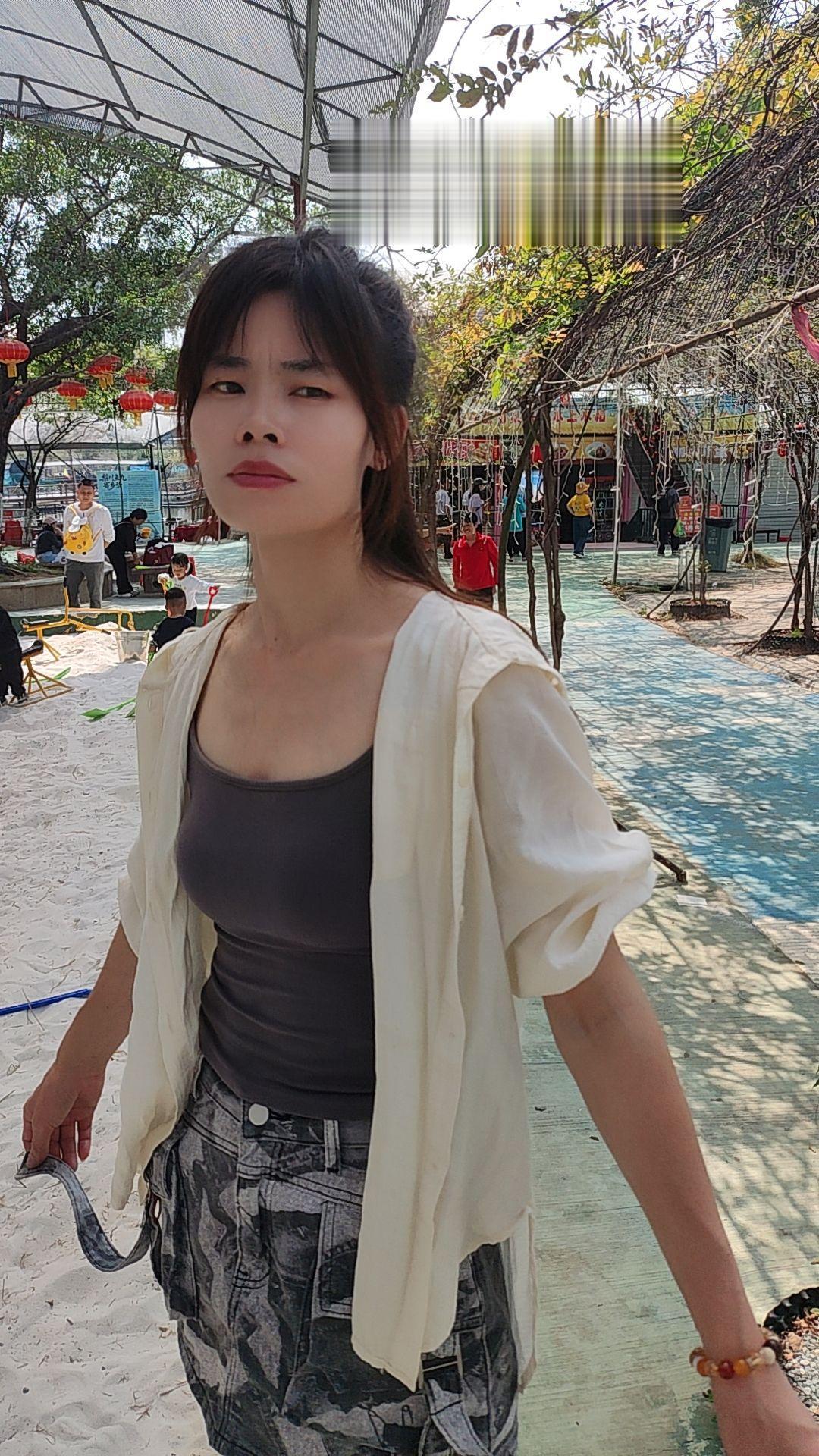 “金价跌了，油价涨了，不过是生活在提醒你，人生 起起落落，有高有低才是...