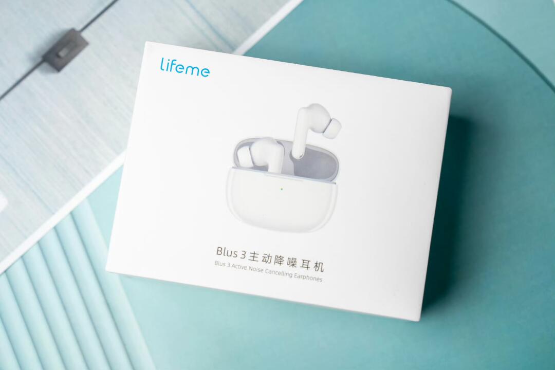 没想到吧？耳机也能卷起 AI了，今晚发布的 lifeme 魅蓝 Bud...