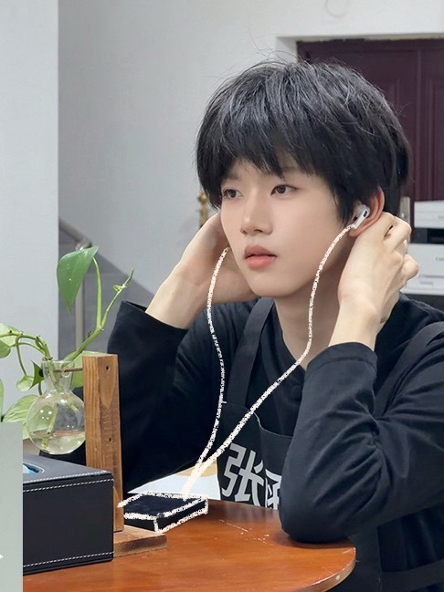 这发型我真见过。 