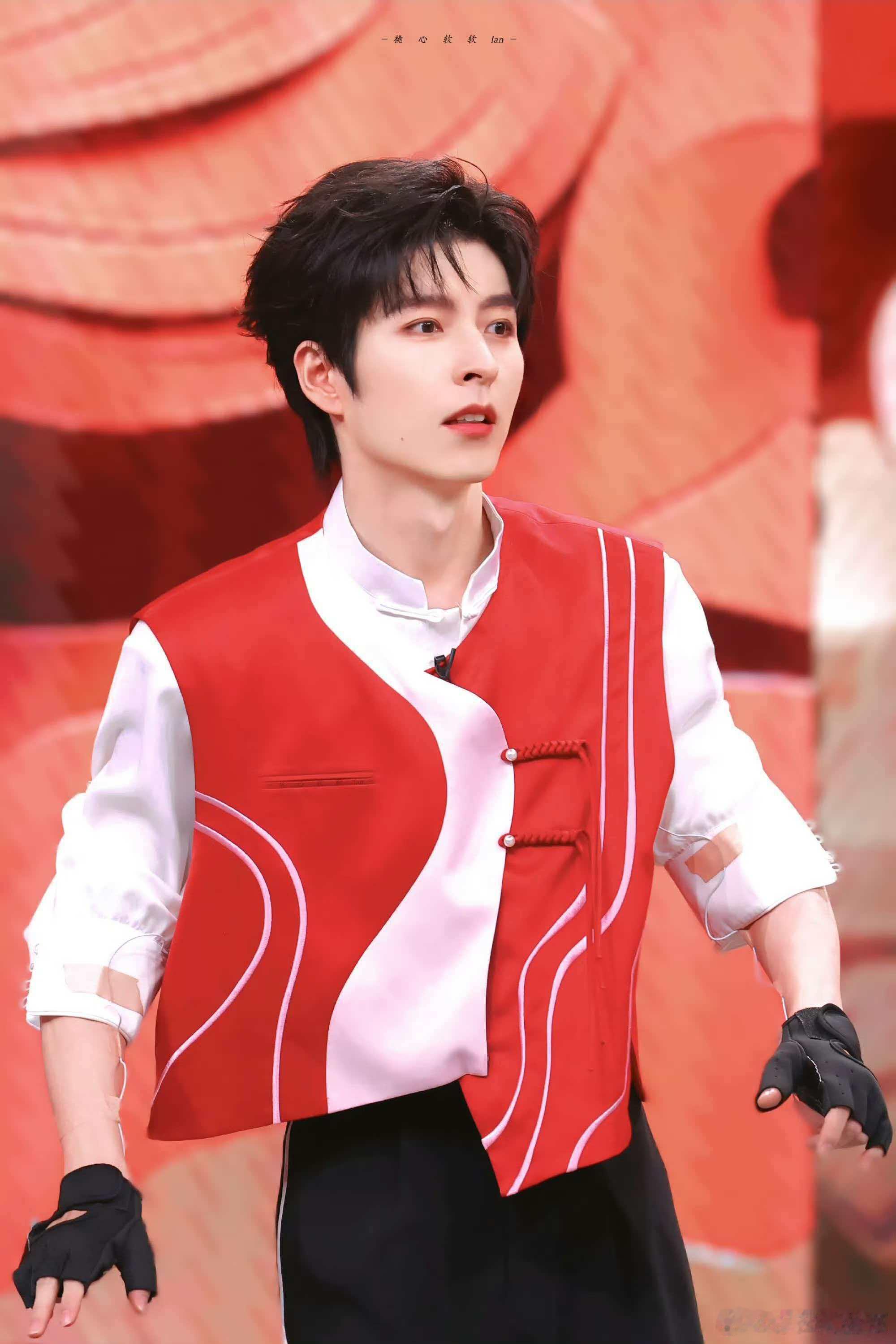 红马甲文韬好绝！扫地机器人式抓人太有梗了文韬扫地机器人式抓人你好星期六