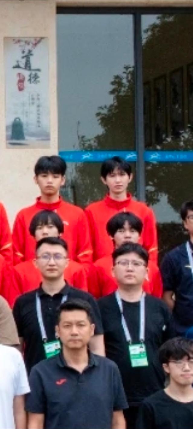 哪怕是高糊图这个红色的诺诺依旧好看的突出 