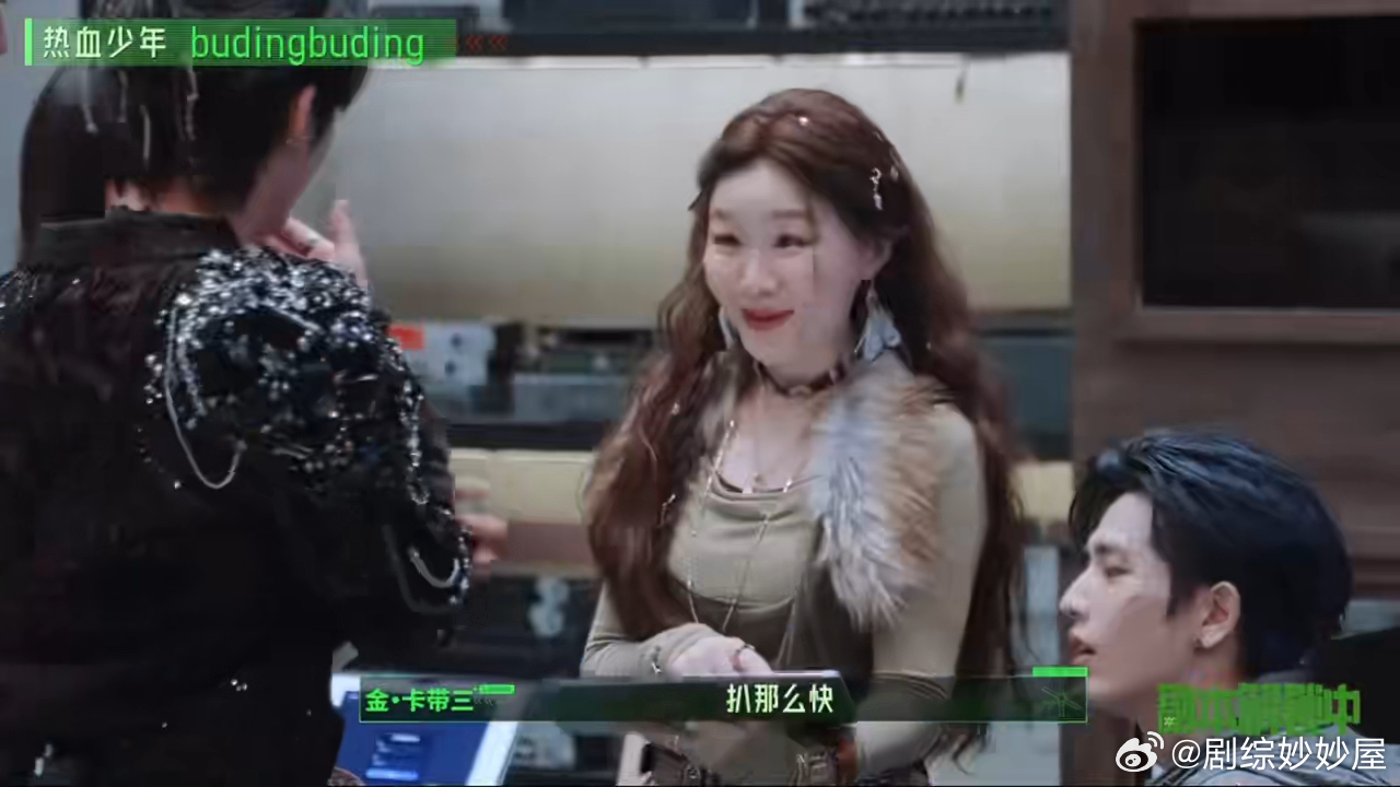 丁程鑫在旁边笑得不行了张凌赫歌手界的王炸张凌赫当丁程鑫面跳我叫李飞 看张凌赫跳《