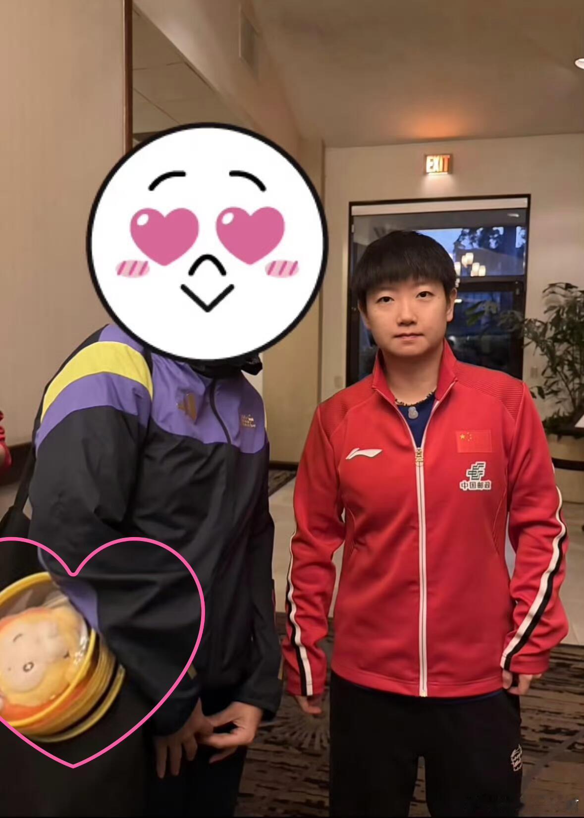 谁不想带着HOHO跟莎莎合照呢