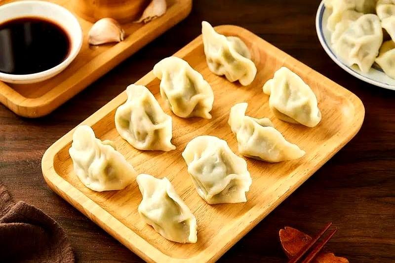 日卖两千份水饺，老张靠这招翻身

老张和李姐把30万积蓄砸进水饺馆，头一天只卖出