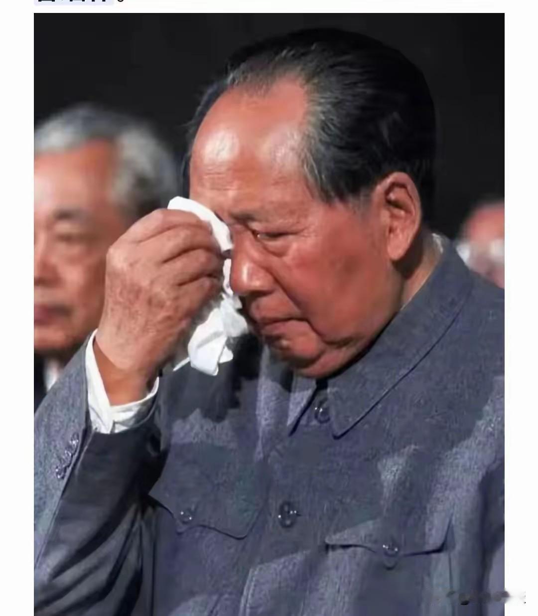 一次次痛失至亲，他将万般哀痛埋藏心底。不是不懂人间悲欢，只因家国危亡，亿万百姓的