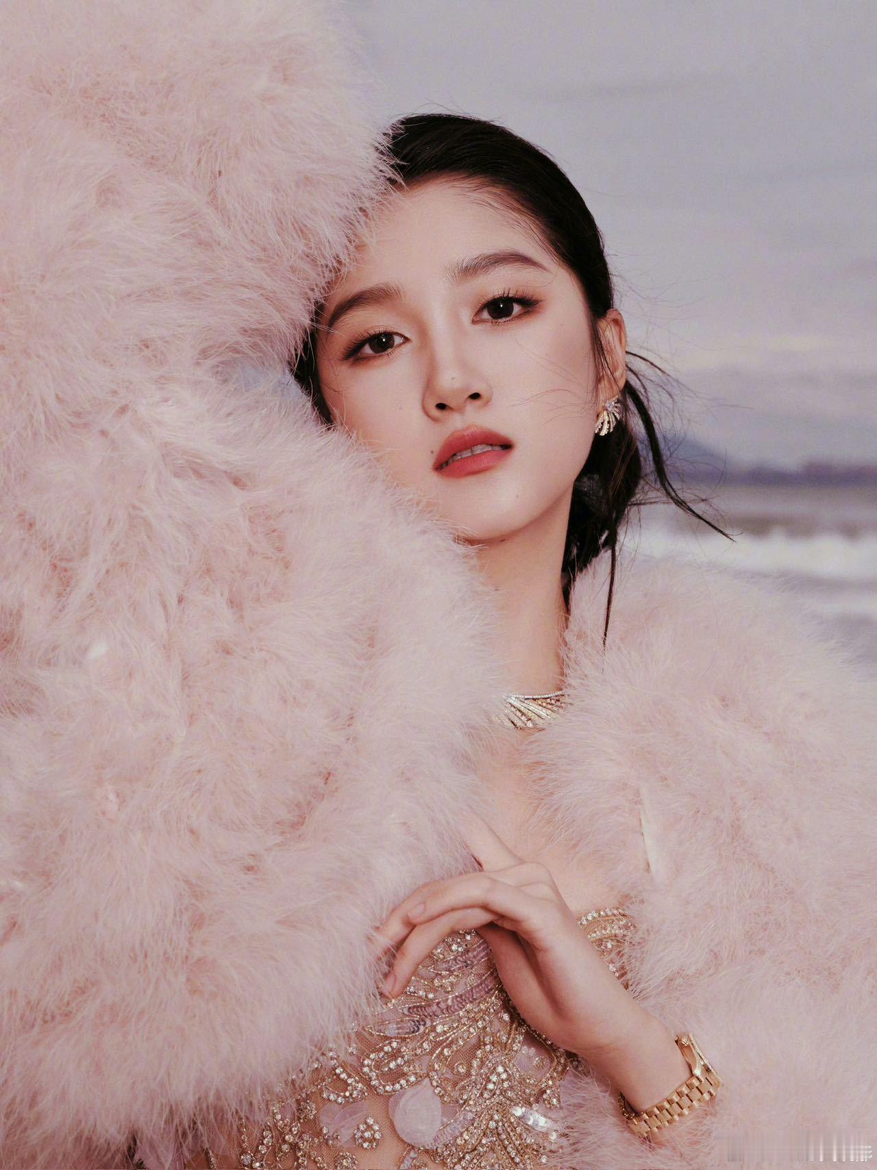 内娱化妆师红榜 来看看春楠化的关晓彤！ 