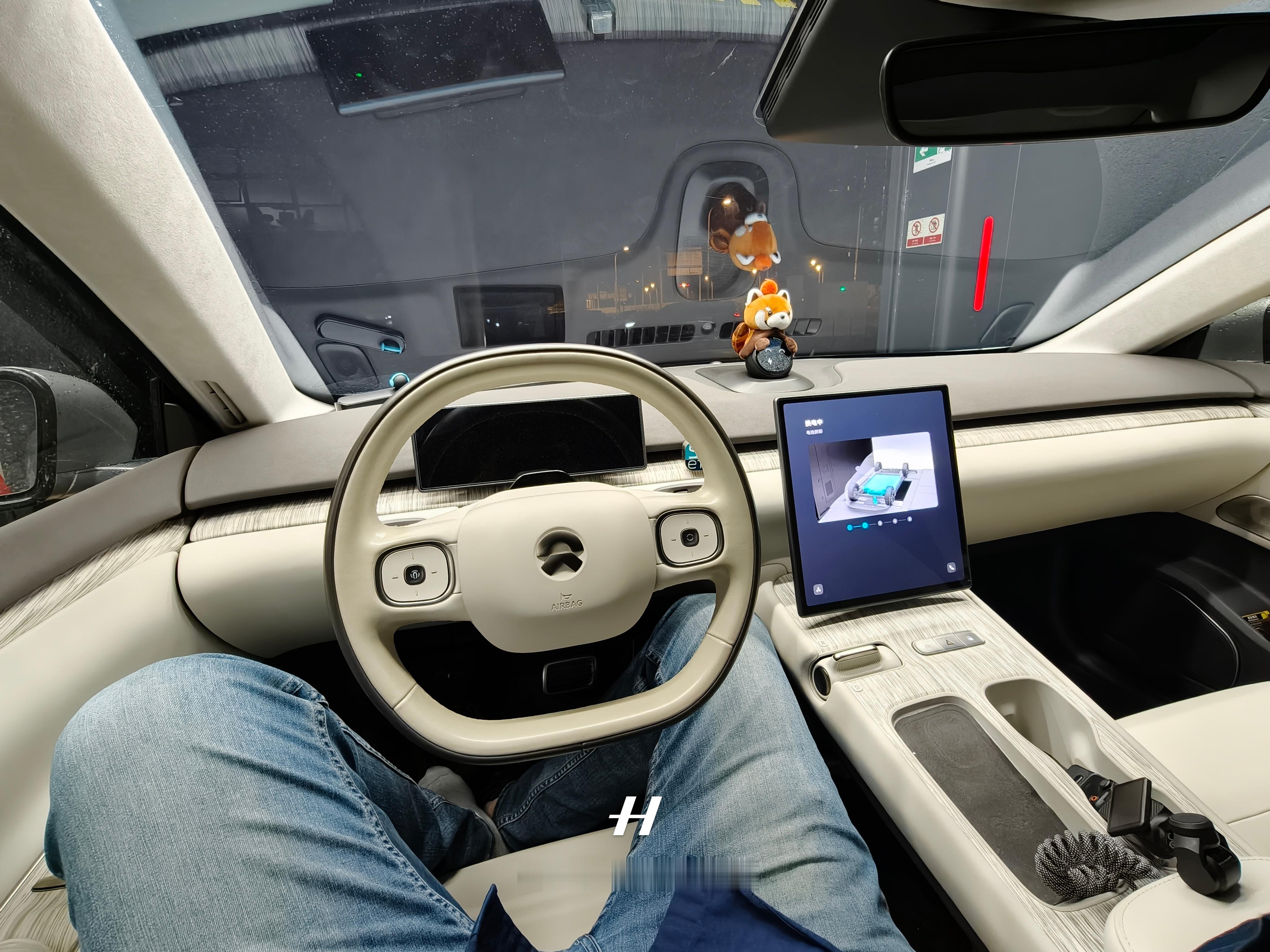 上海下雨，干完活换个电回家不用淋雨真好蔚来新能源汽车新能源大牛说 ​​​