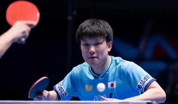 张本智和这步棋，走得太蠢了！8:3 领先不乘胜追击，反而急着喊暂停，看似稳妥，实