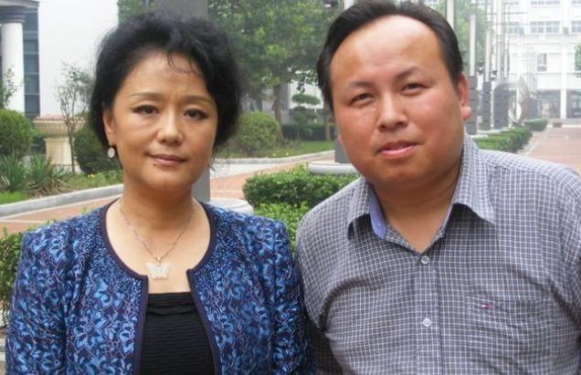 1979年，饰演潘金莲的廖学秋因为拍戏，和老公分别了六个月，她归心似箭，往家赶，