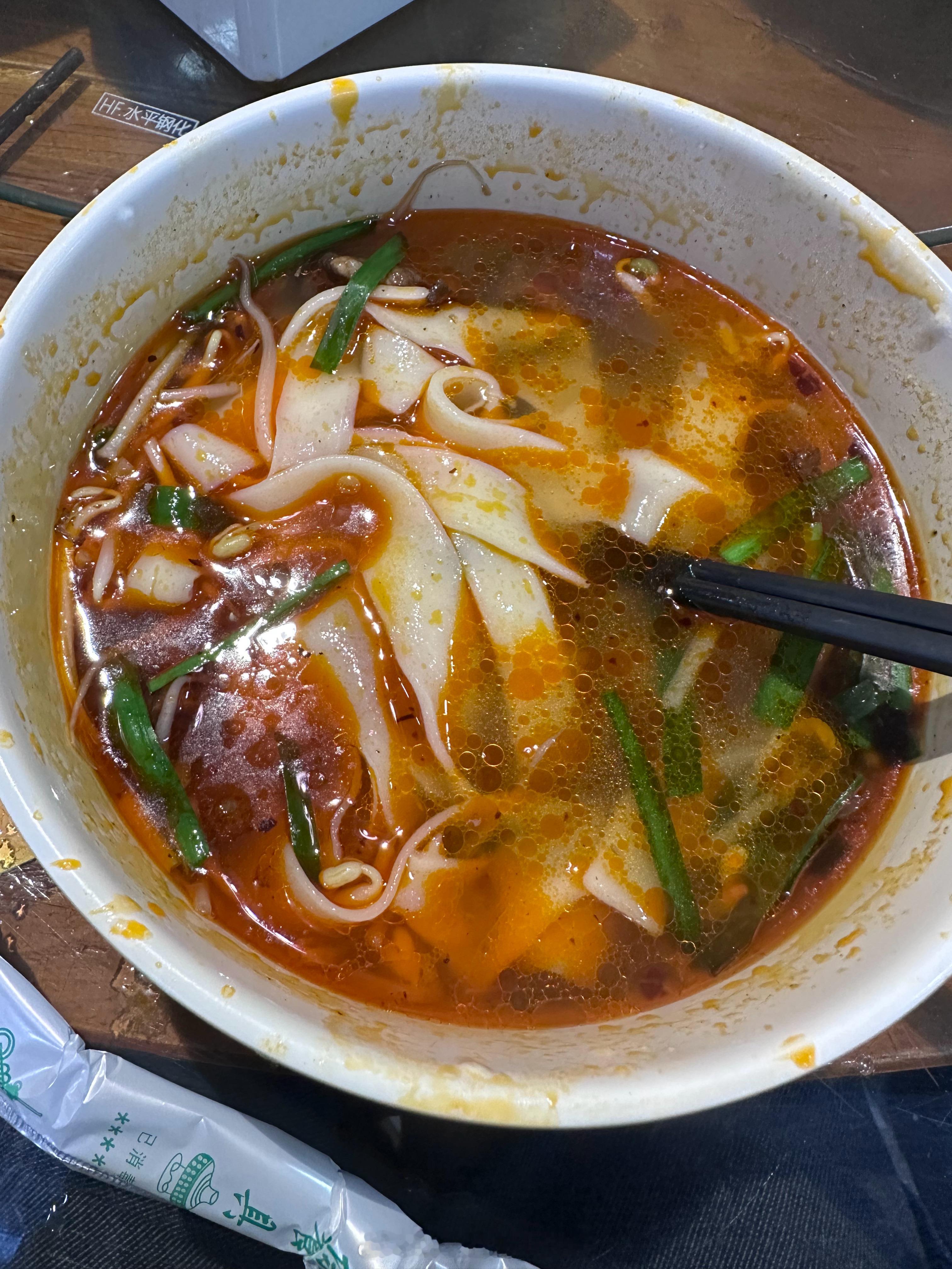 春节期间吃饭完全没有规律了，两点半吃个三国张飞发明的板面，劲道！不可辜负的美食