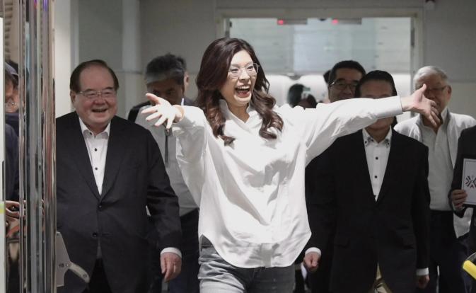 最新民调，蒋万安25%碾压郑丽文4%！很多人以为，这就是蓝营2028年的答案。错