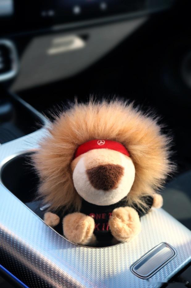 周一互动一下，点赞的朋友，抽取王楚钦与三叉星联名的限量版小狮子一个，抽奖时间为明