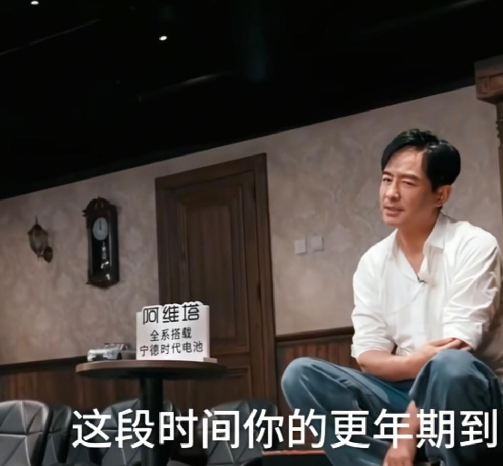 郭晓东这段话，真的看得人鼻子一酸。
 
节目里他聊起程莉莎的更年期，心疼到红了眼