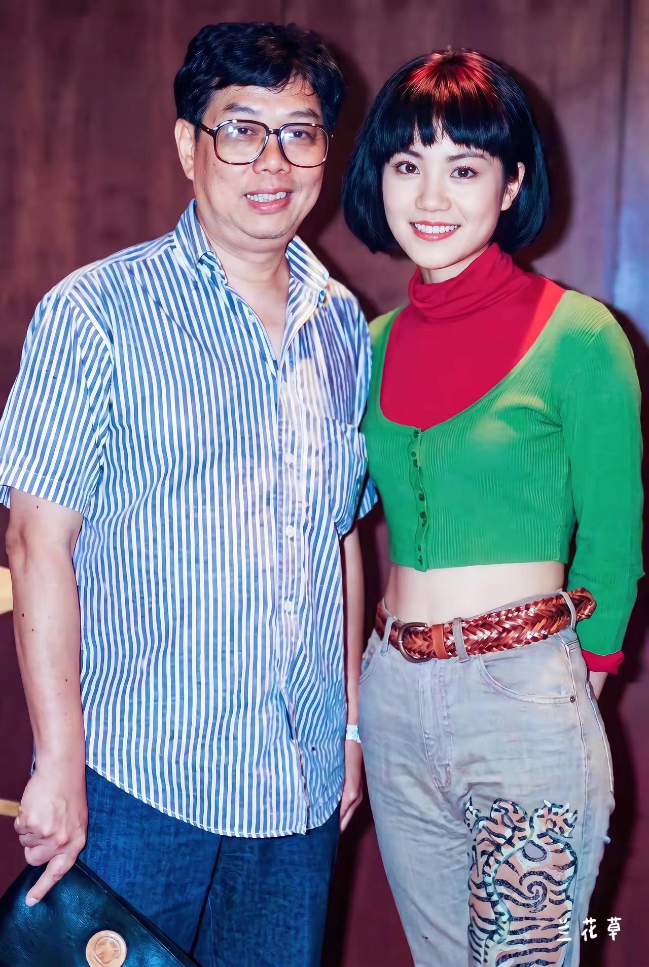 年轻时候的王菲确实美。  
她的美与妖、俗无关，与清新、自然却有着密切的关系。