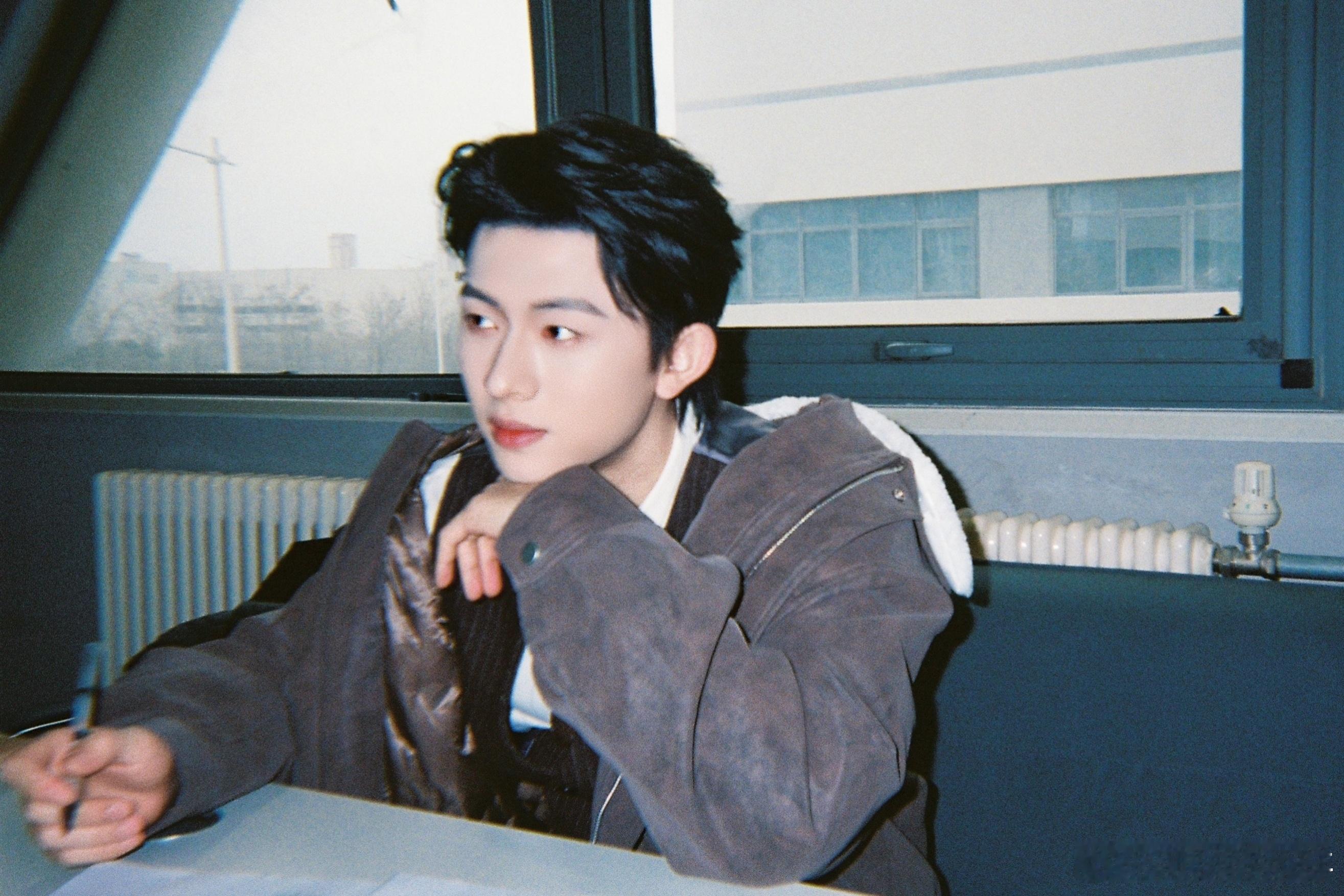 露额头真的超帅的 