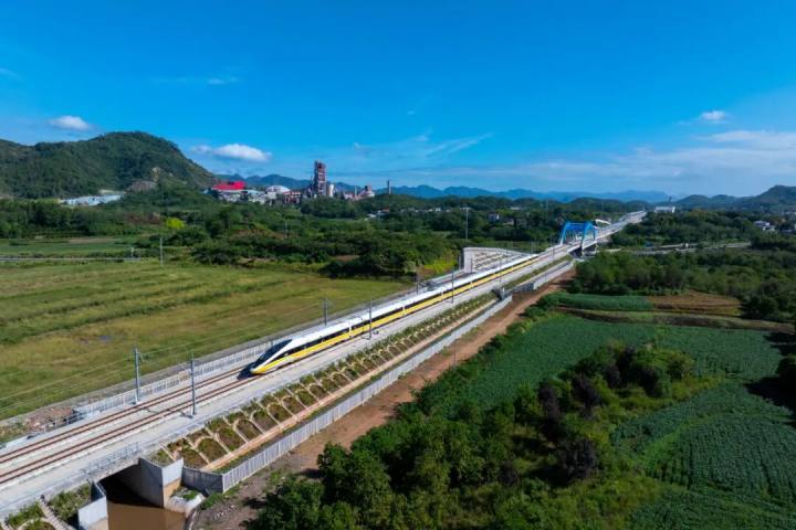 时速385公里！杭衢高铁检测列车跑出最高速
