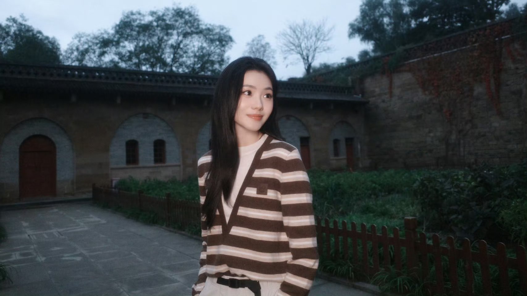 刘浩存镜头里北京的初冬刘浩存～～刘浩存[超话] ​​​