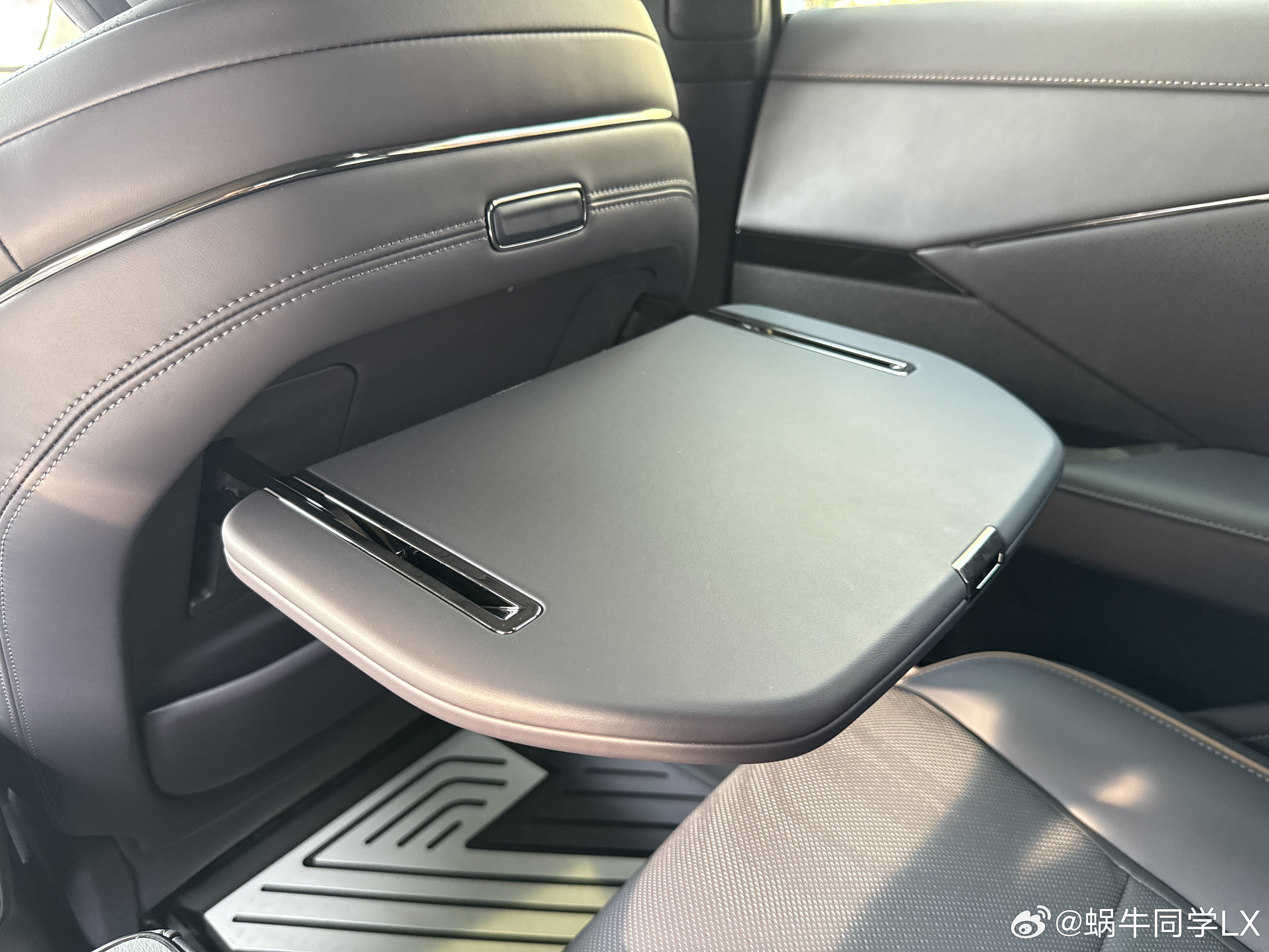 闪现杭州，打卡铂智7上市发布会。铂智7搭载鸿蒙座舱，接入小米生态，辅助驾驶由广汽