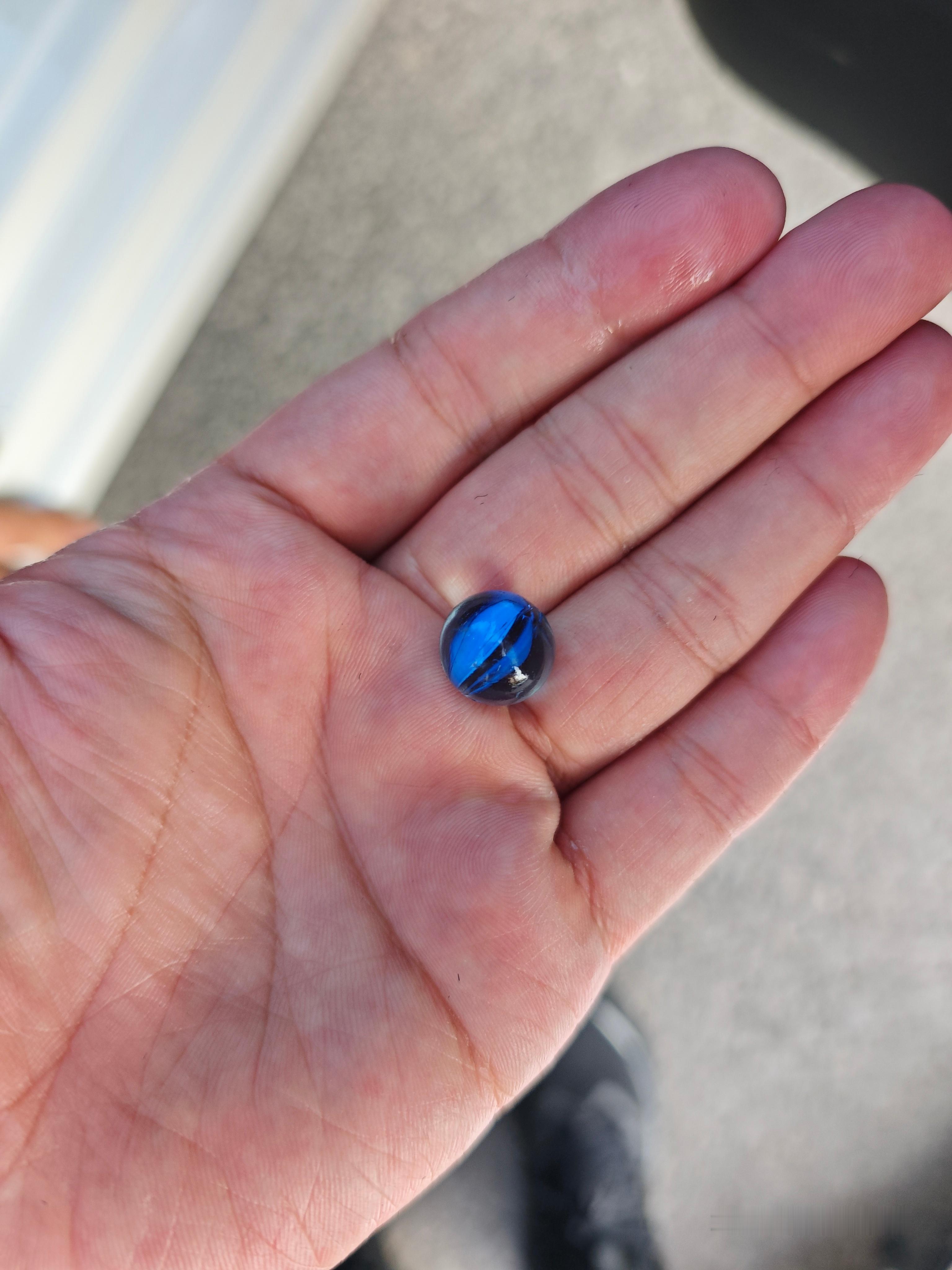 武汉 一枚小小的弹珠，费劲才取出来