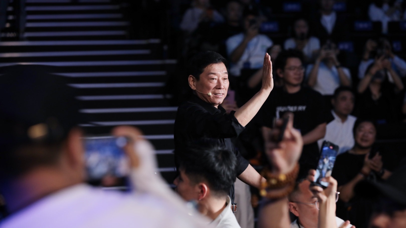 魏建军称品质没有快进键 这两年车圈有个特别魔幻的事。大家都在卷“快”。新车快。改