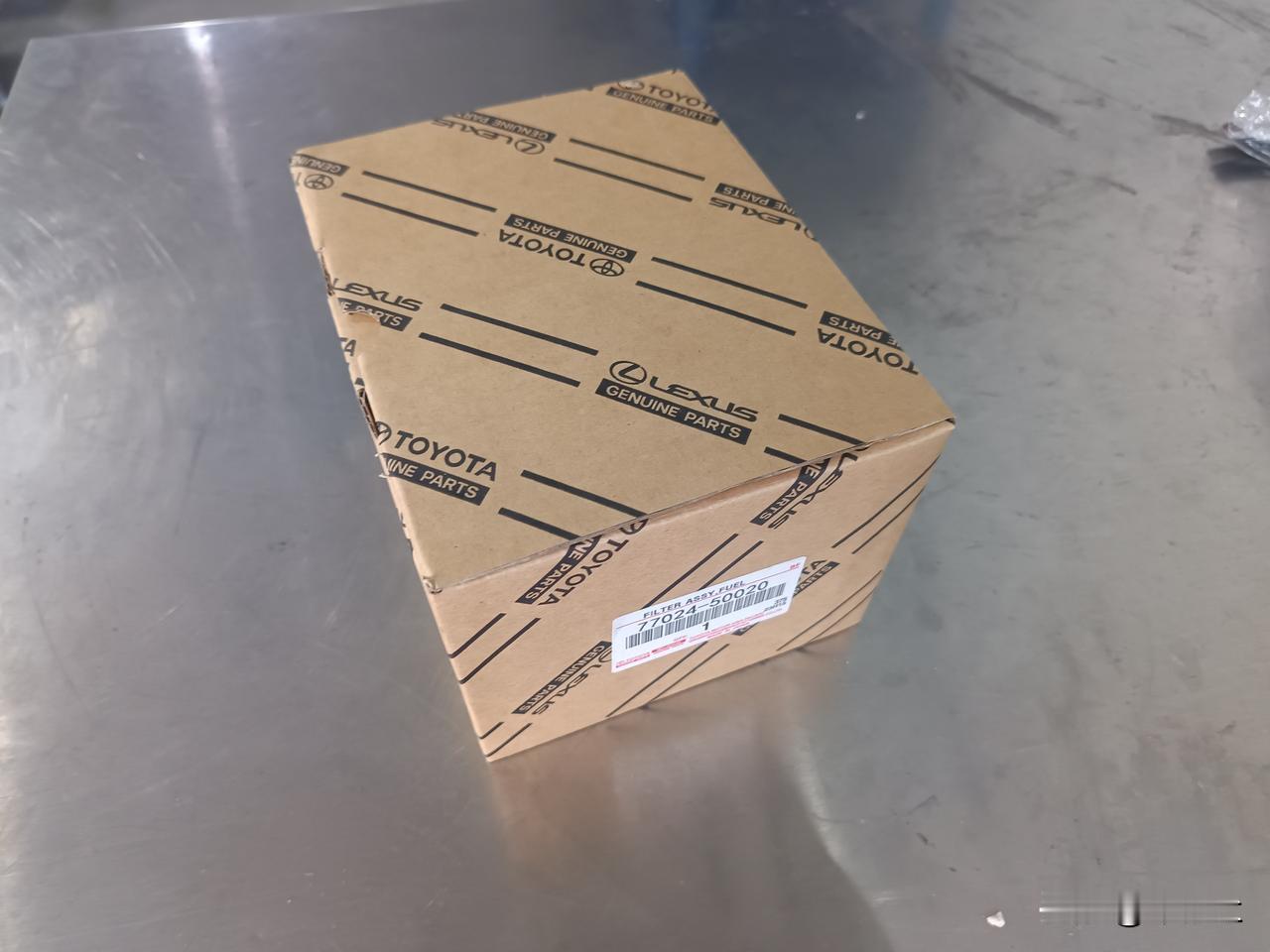 换一个滤芯，一部手机没了
雷车旗舰LS600h
汽油滤芯1434
当然，也只是千