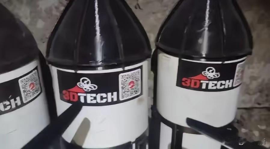 红军城地下室藏玄机！乌军无人机指挥所仓皇弃守，海量装备成俄军战利品
 
在红军城