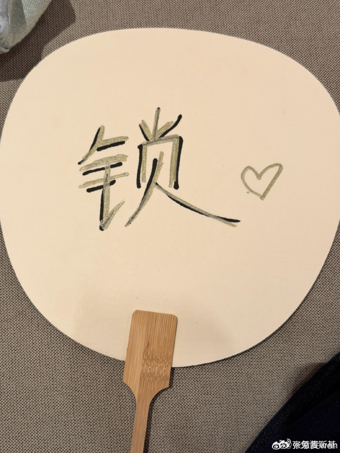 张慧雯告别浪姐张慧雯感谢了好多人留有遗憾却从不伤感，明白遗憾本就是人生里寻常的一