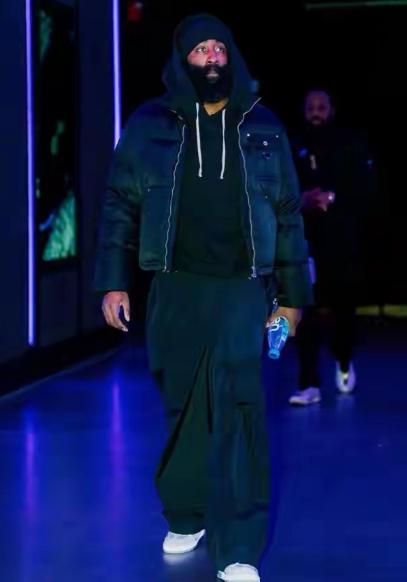 ESPN真是睁眼说瞎话！明天快船将会在客场挑战太阳，今天ESPN对于明天这场比赛