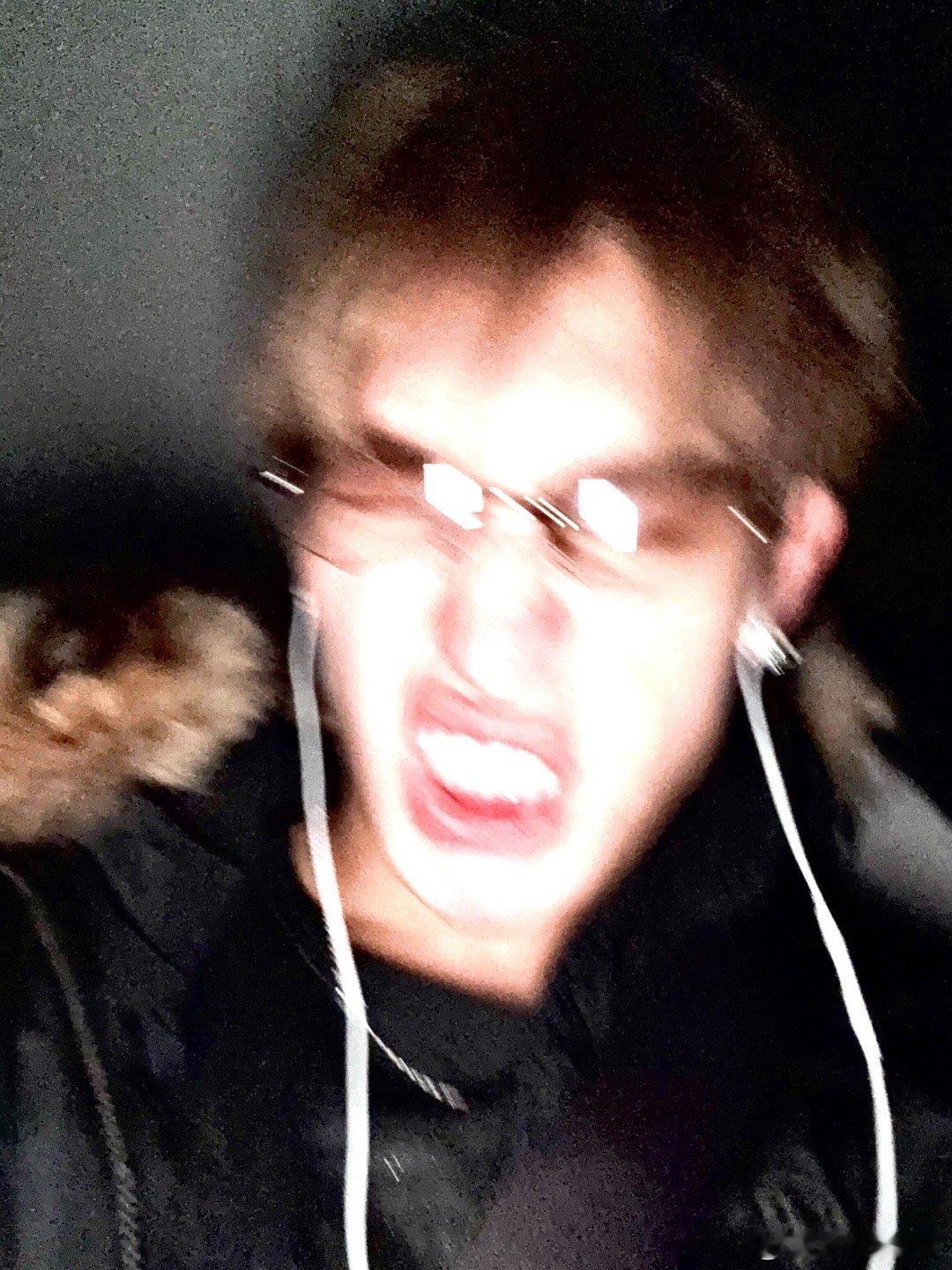 🦅🦅  盼星星💫盼月亮🌙的终于盼到我们JAMES更新咯嗯，对，很帅