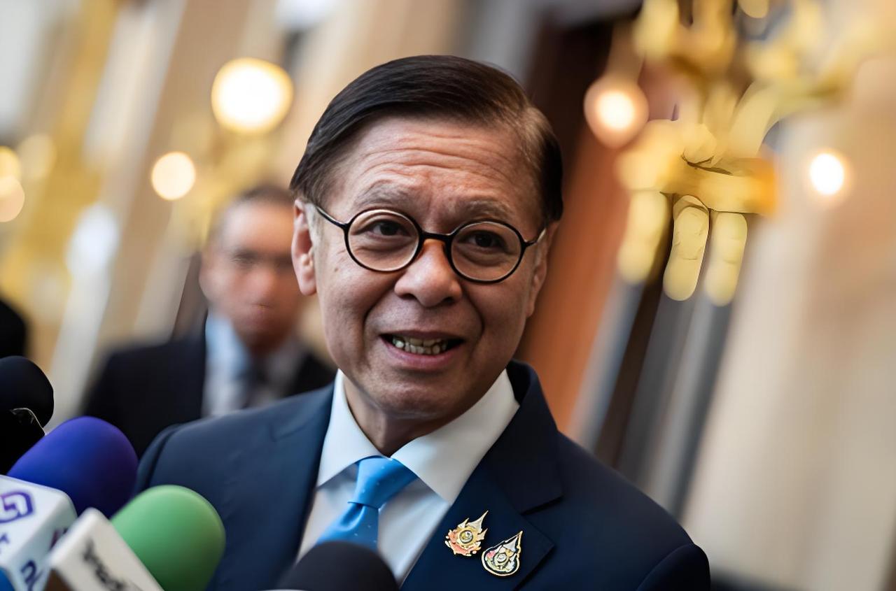 泰国外交部长求助中国：8艘船只被困霍尔木兹海峡！

泰国外交部长西哈萨·普昂克乔