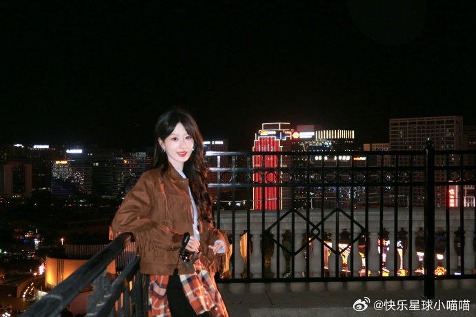 杨紫秋季营业照 杨紫秋天营业照，新鲜紫来啦！  杨紫秋天营业照 ​ ​​​