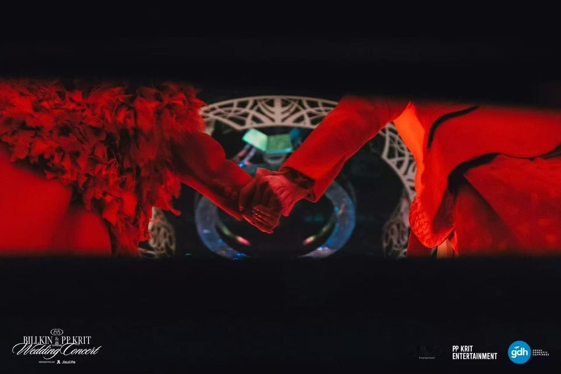 喵娲娲给BKPP送和叶花花玩偶 双向顶流浪漫邂逅太戳心，花花和和叶远赴海外奔赴相