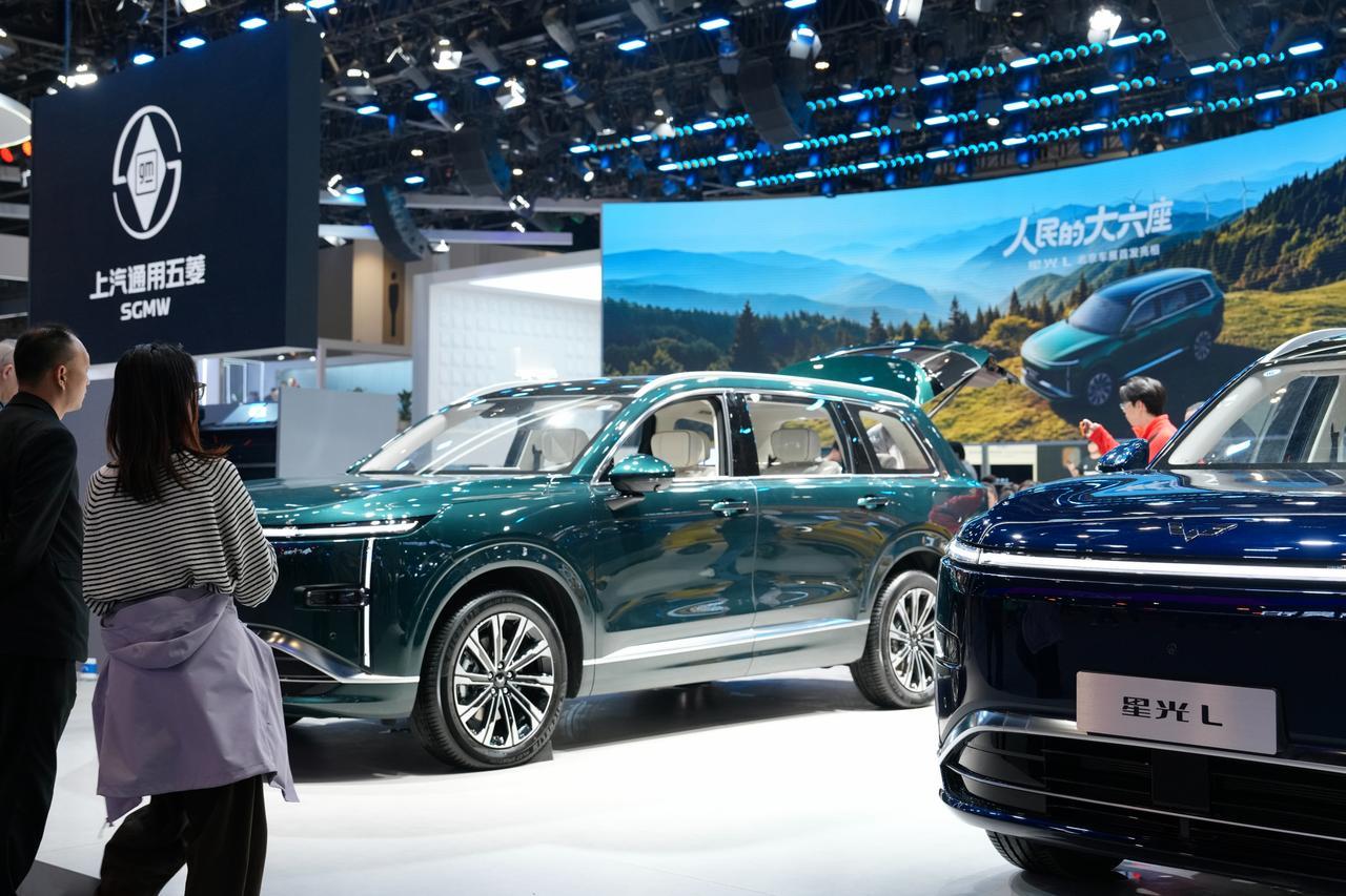 4月24日，上汽通用五菱旗下星光L，正式在北京车展迎来首发亮相并全面开启盲订，这
