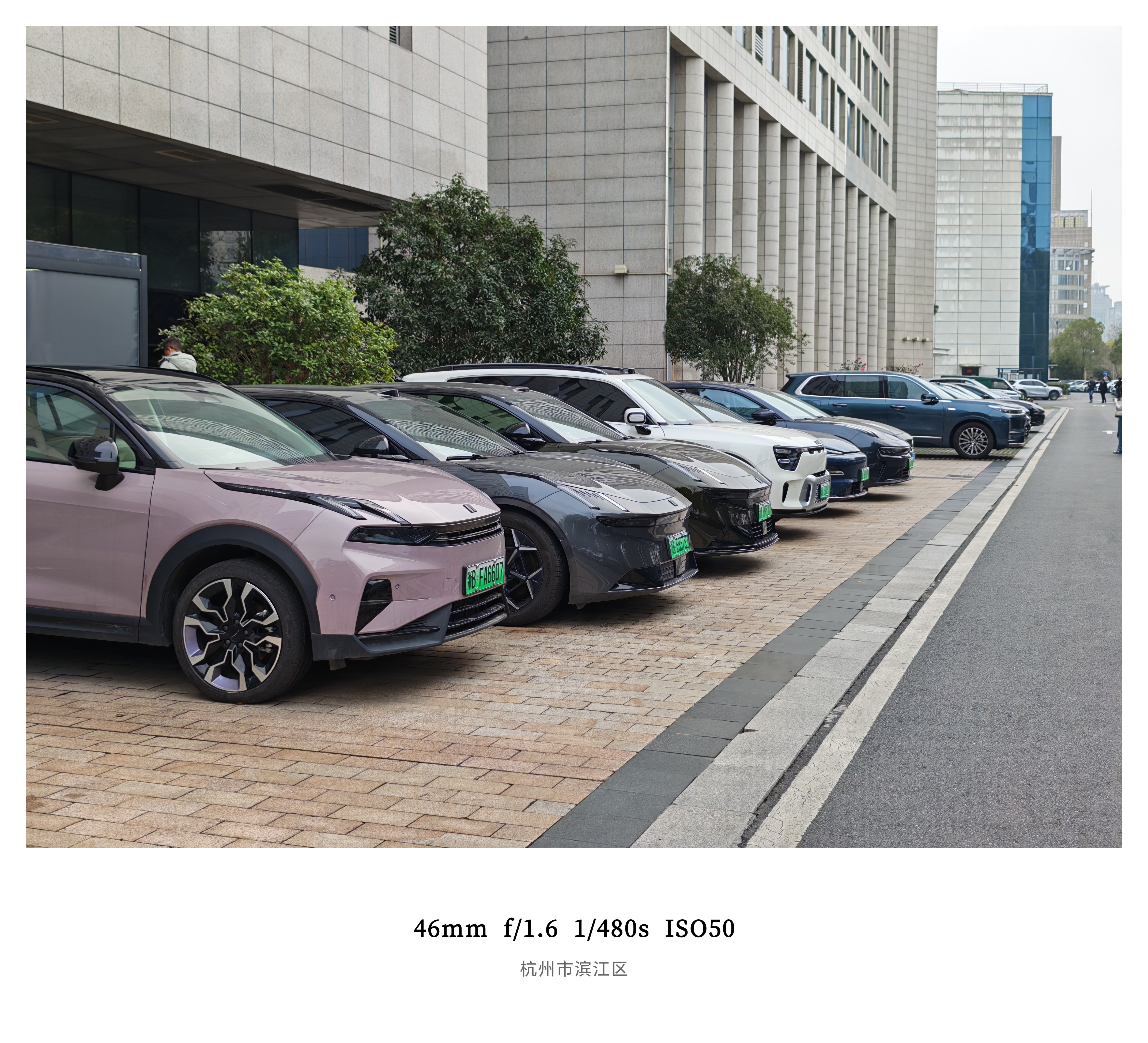 来来来有奖竞猜这三张图片里有多少辆吉利汽车谁能数的过来 