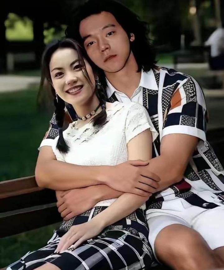 说真的，王菲能成为横扫华语乐坛的天后，根本不是什么靠家世铺路、借窦唯上位的剧本，