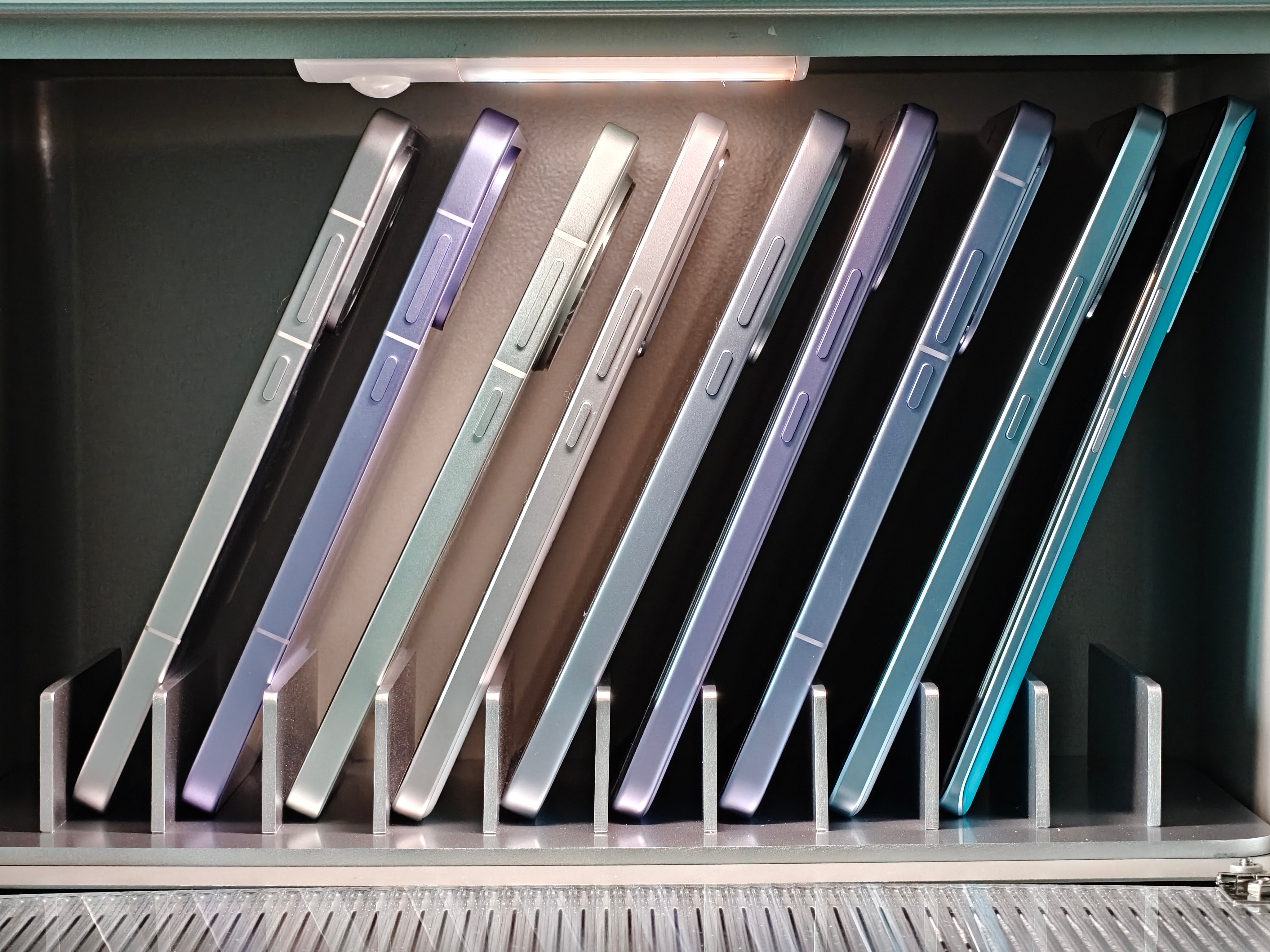 听说你只看侧面就能认出是什么手机，那我问你： 