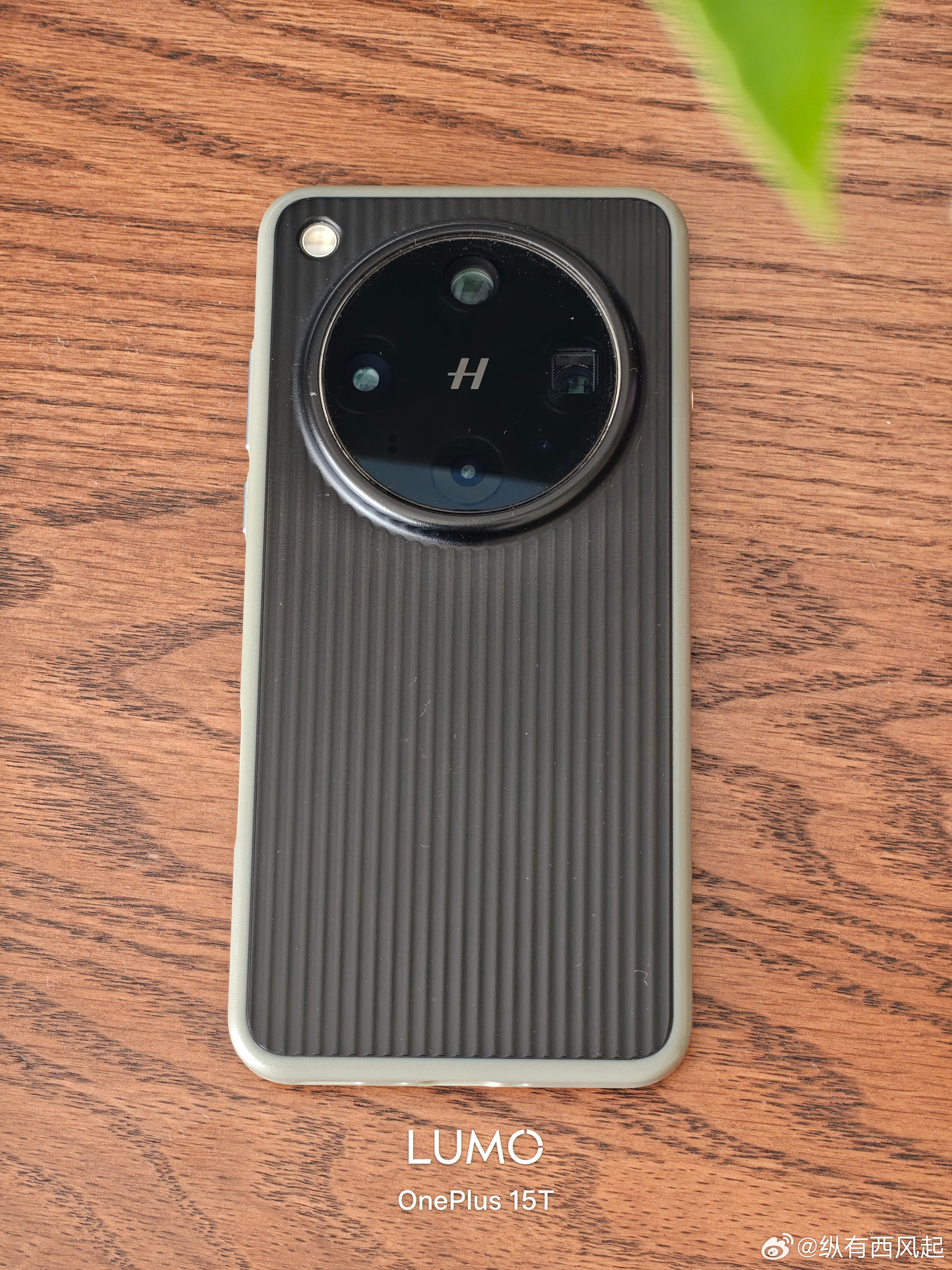 这次OPPO Find X9 Ultra的大地苔原配色好像颇受期待，三个版本都有