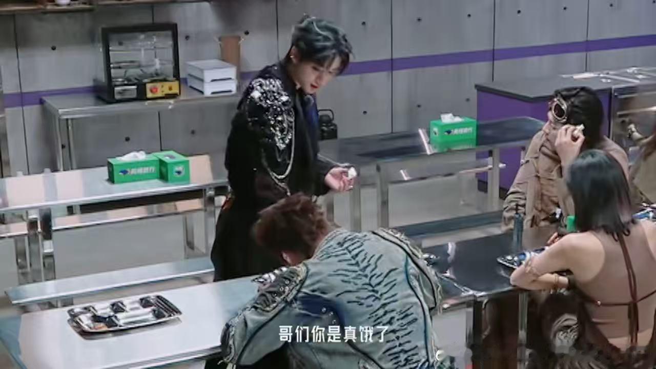 丁程鑫说周柯宇是真饿了丁程鑫周柯宇双人舞开始推理吧几句随口的闲聊成为小看点，丁程