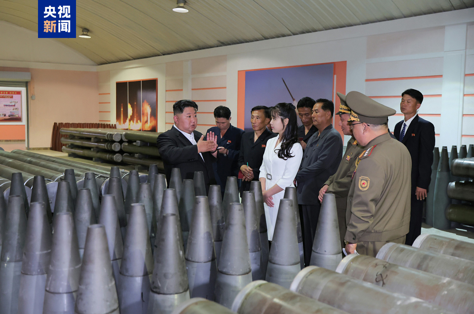 #金正恩称要大量生产新型大威力炮弹# 【#金正恩视察朝鲜重要军工企业# 】据央视