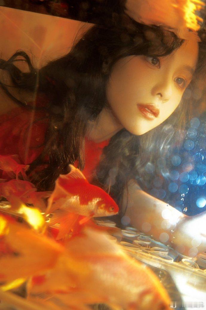 #谁懂陈都灵是钓系金鱼姬# 看到陈都灵就懂得了什么才是钓系金鱼姬，姐可实在是太有