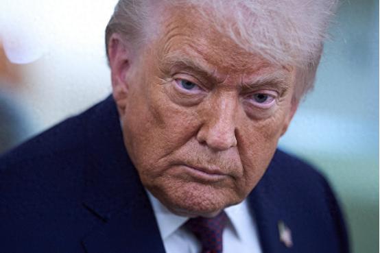 这次玩大了！特朗普被伊朗发全球追杀令！

麻烦看官老爷们右上角点击一下“关注”，