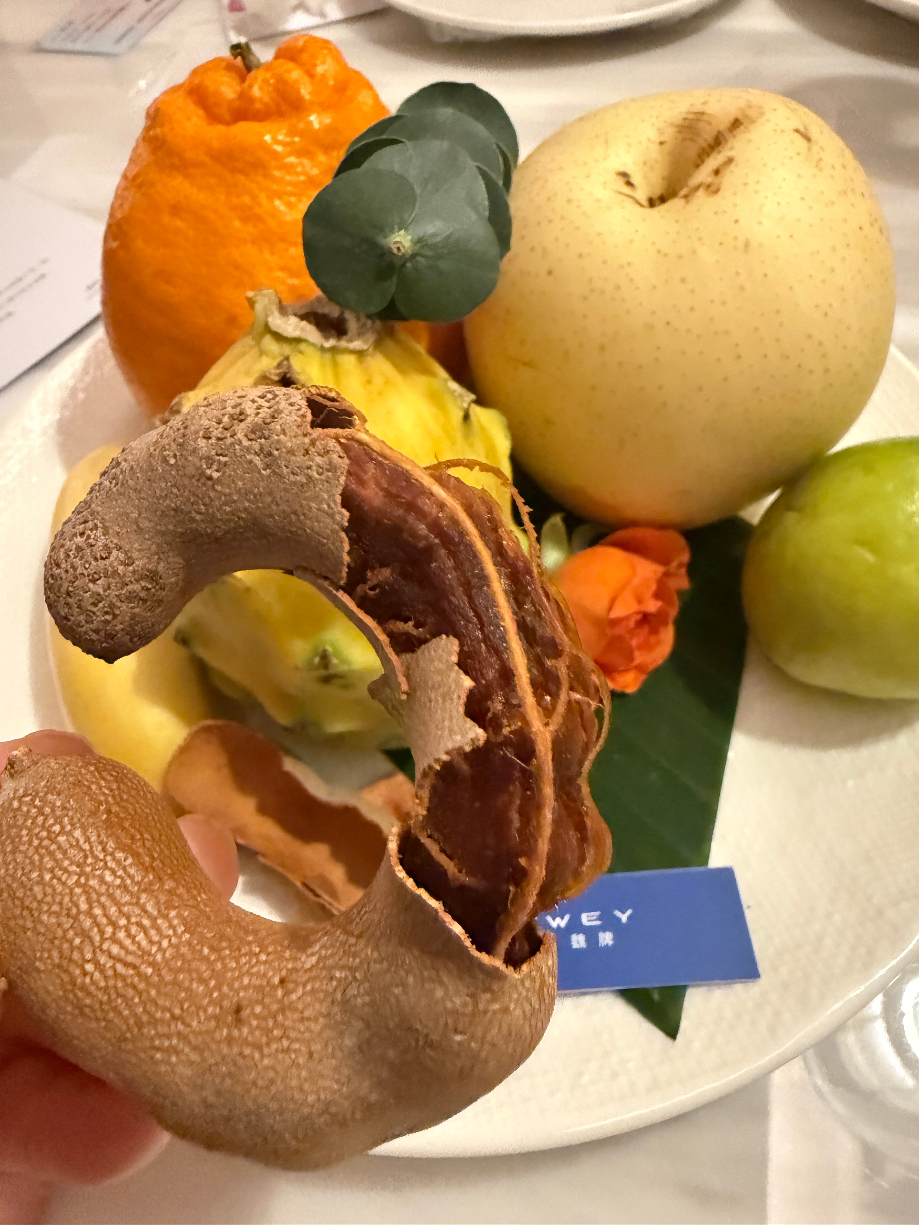 哦莫～我人生第一次吃酸角！好好吃啊🤤除了里面籽有点多，但是吃起来果肉感觉像是在