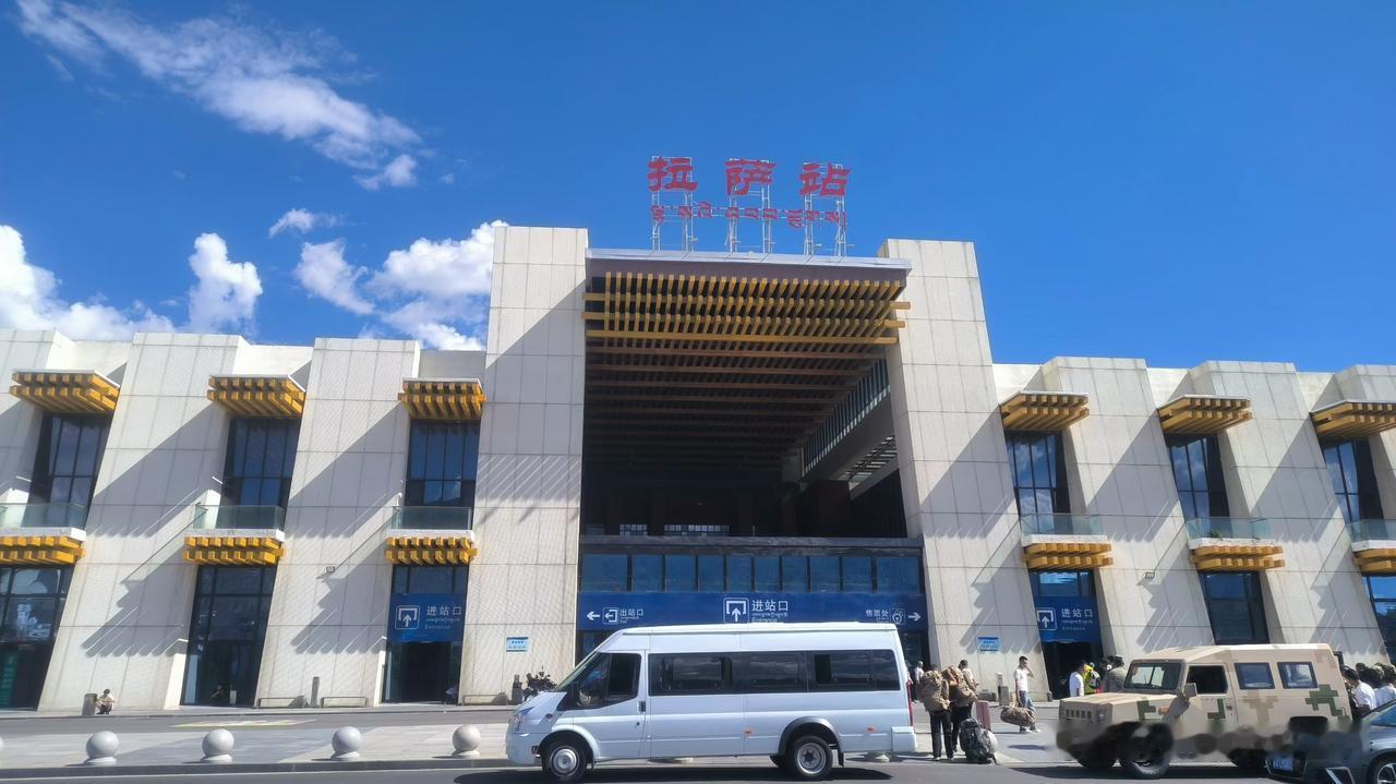 到了拉萨，蓝天白云暖阳