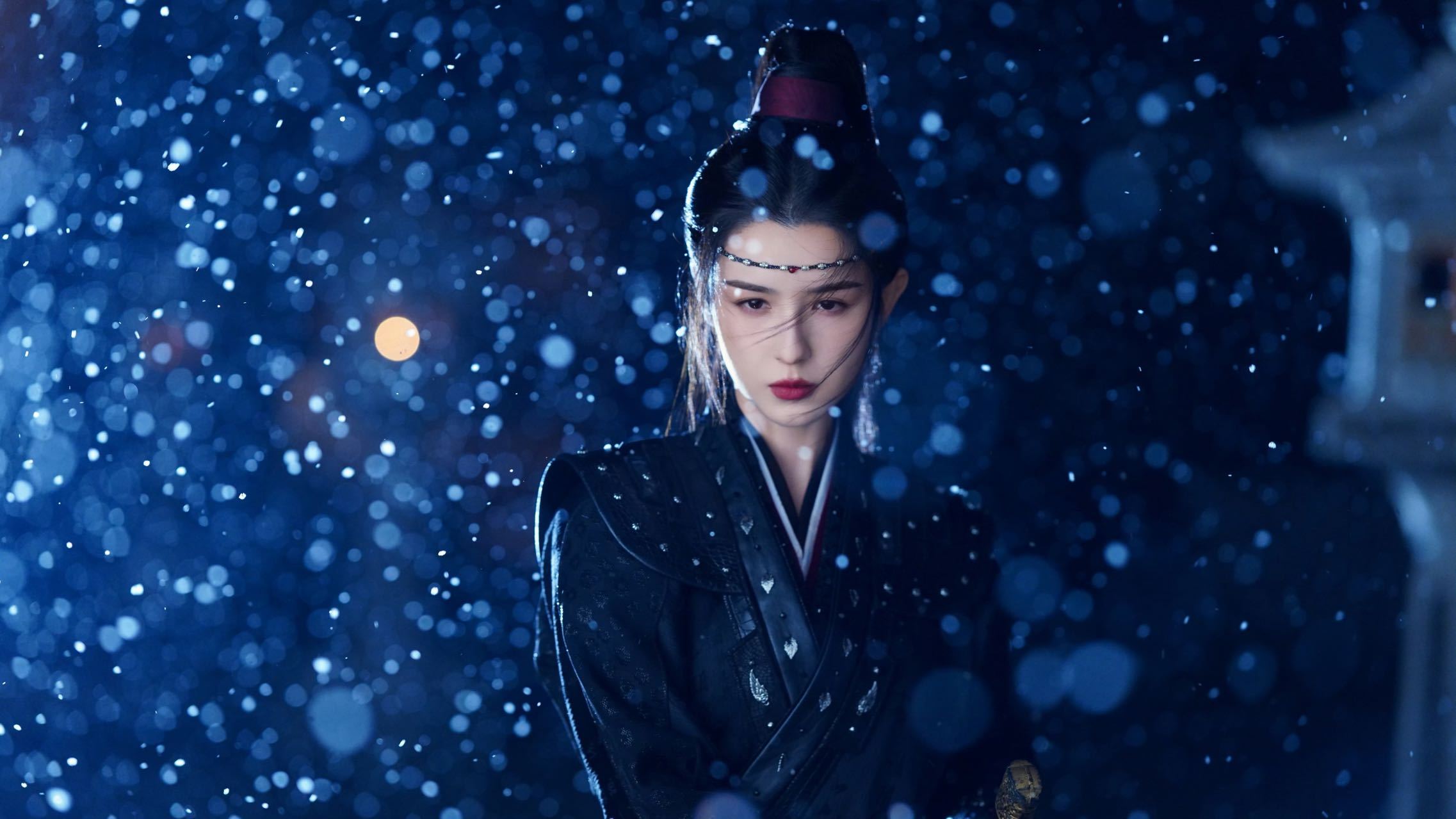 哈妮克孜你是哪里来的小鹿 哈妮克孜最新小鹿角造型好可爱！不止于舞台上的仙气，荧幕