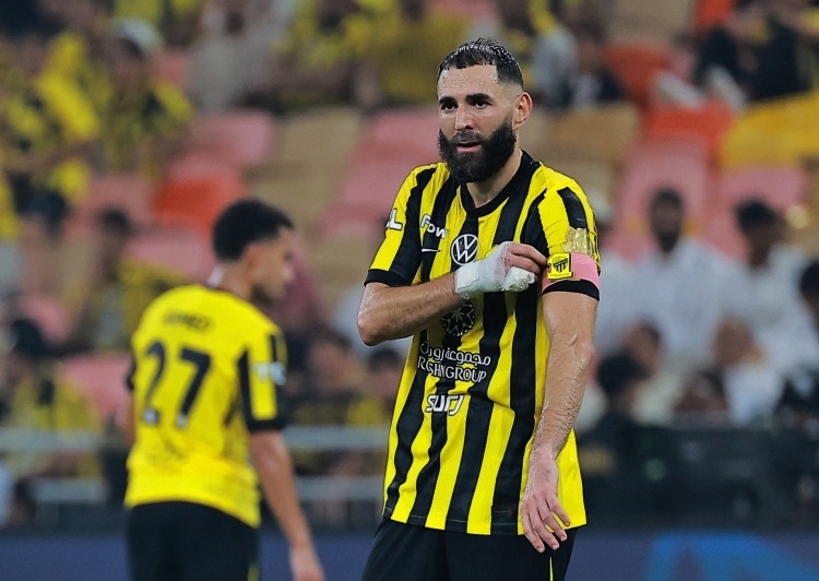 38岁的本泽马认为吉达联合提出的续约报价具有侮辱性，目前正无限期退出球队活动，他